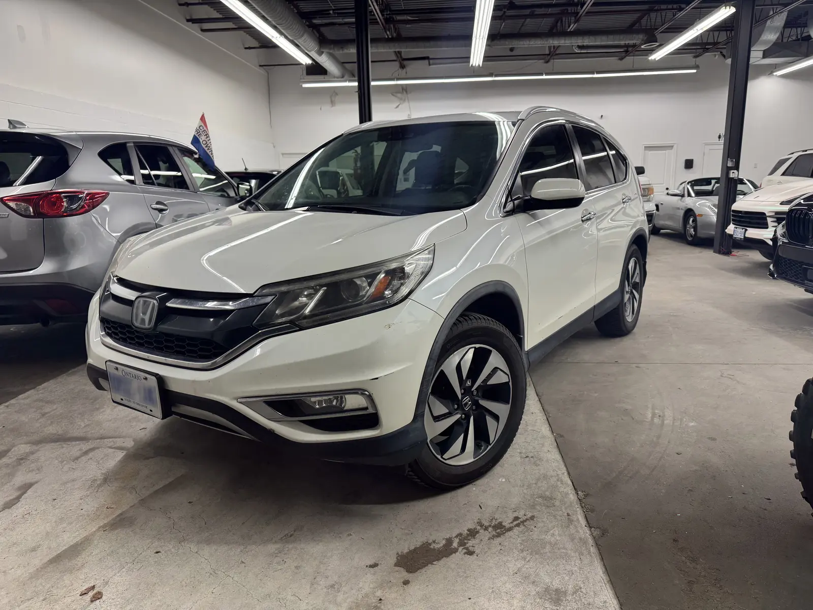 Clean Carfax, local vehicle, non-smoker 2016 Honda CR-V Touring in White with Black interior – front exterior view Clean Carfax, local vehicle, non-smoker 2016 Honda CR-V Touring in White with Black interior – front exterior view